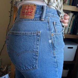 LEVI'S JEAN SHORTS